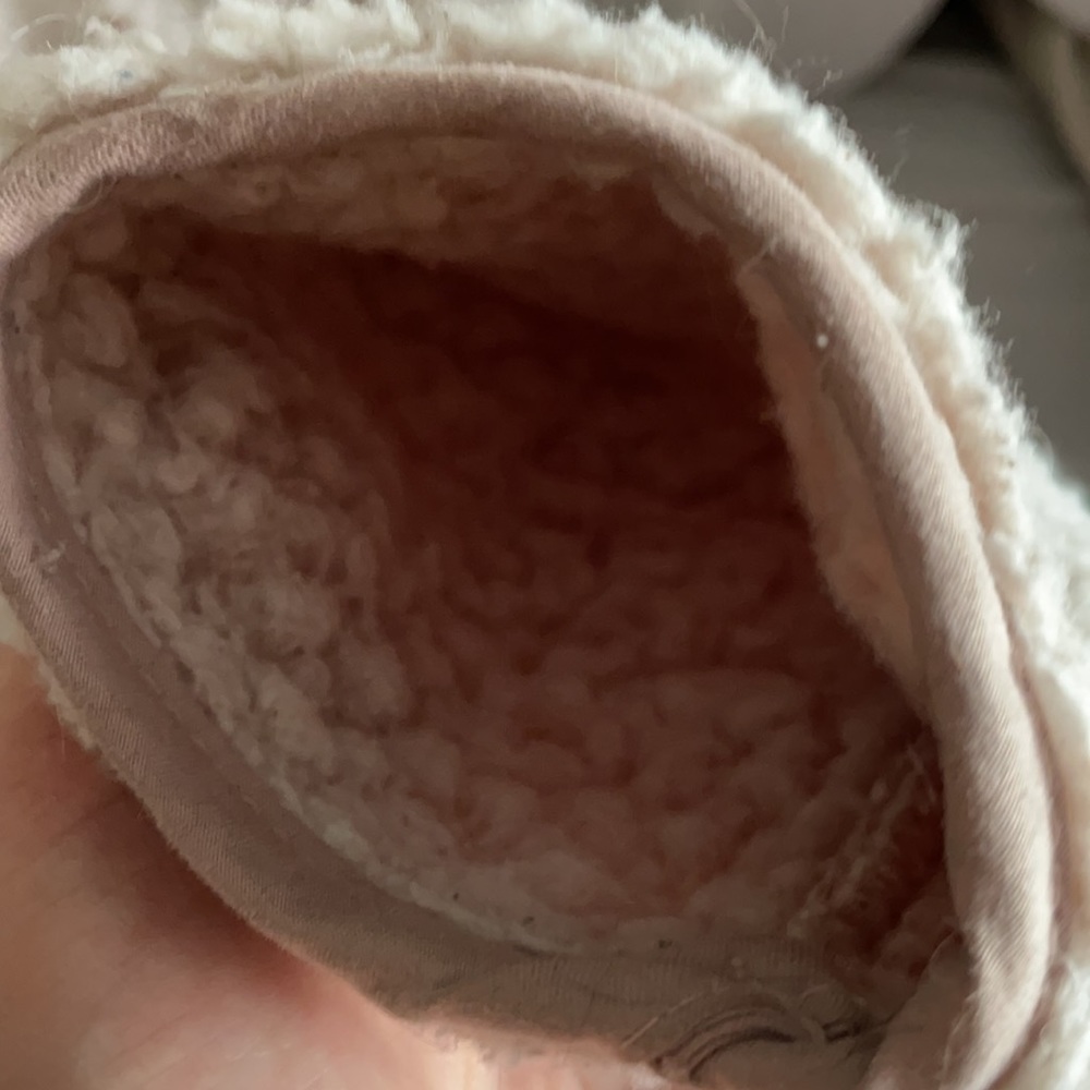 Fluffy Pull-Over! - Picture 4 of 6